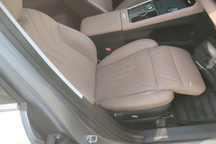 Used Chery Tiggo 8 L 2024 2.0T Two-Wheel Drive Prestige Version 5 Seats
