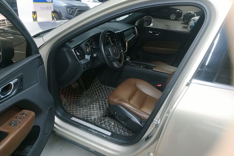 Used Volvo XC60 2021 T5 4x4 Smart Luxury Edition
