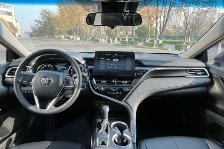 Used Toyota Camry 2021 2.0G Luxury Edition
