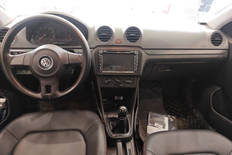 Used Volkswagen Jetta 2015 Zhuihui Edition 1.4L Manual Fashion Model
