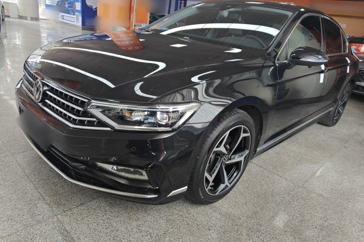 Used Volkswagen Magotan 2025 Zhongxiang Version 330TSI DSG Luxury Edition