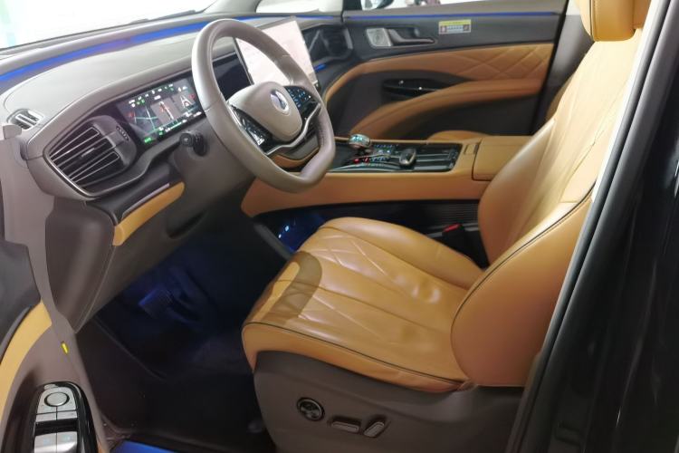 Used Denza D9 2022 EV 600 Four-Wheel Drive Flagship Model
