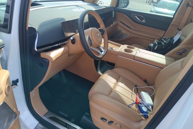 Used VOYAH Dream 2025 PHEV Four-Wheel Drive Prestige Kunpeng Edition
