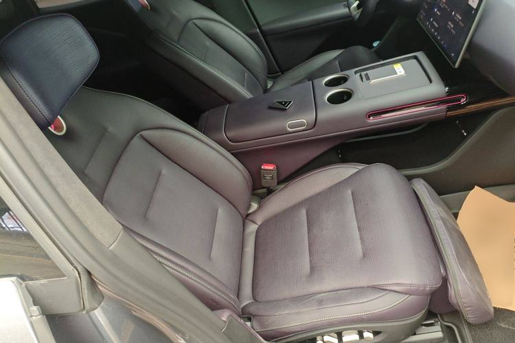 Used  07 2024 Max Extended-Range Four-Wheel Drive
