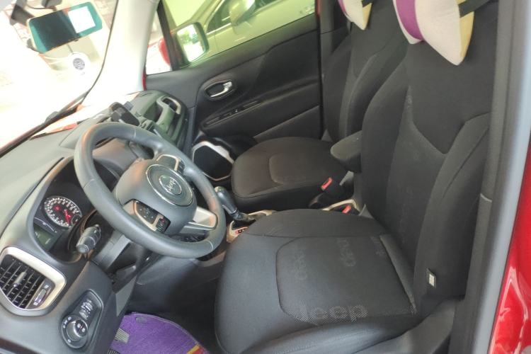 Used  Renegade 2018 Connected Large Screen Version 180T Automatic High-Energy Edition
