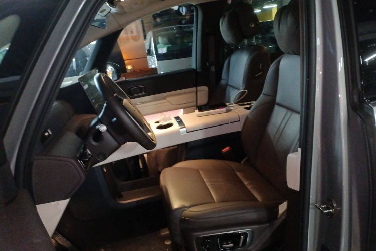 Used Li Auto MEGA 2024 Ultra Model
