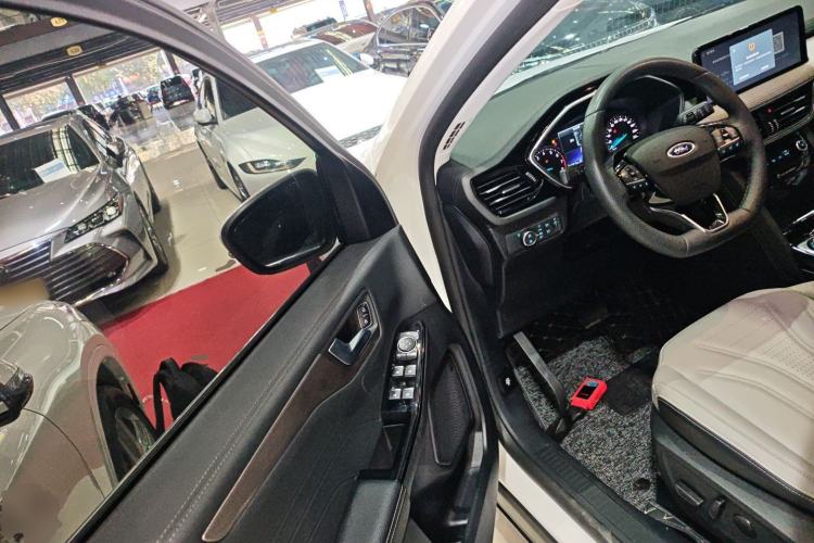 Used Ford Escape 2020 EcoBoost 245 Two-Wheel-Drive Titanium Edition
