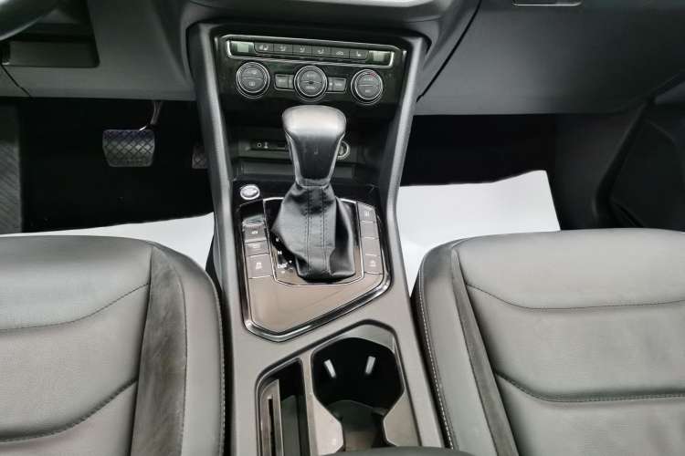 Used Volkswagen Tiguan L 2017 380TSI Automatic All-Wheel-Drive Luxury Edition
