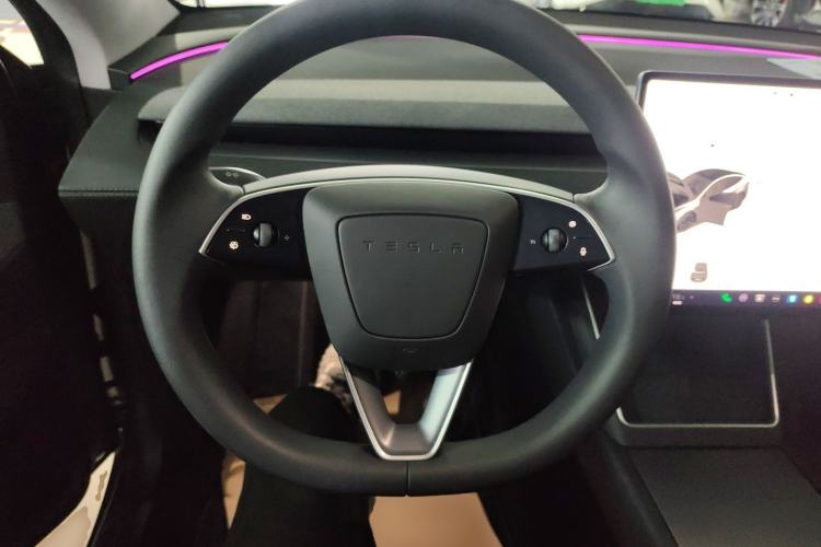 Used Tesla Model Y 2025 Rear-Wheel-Drive Version
