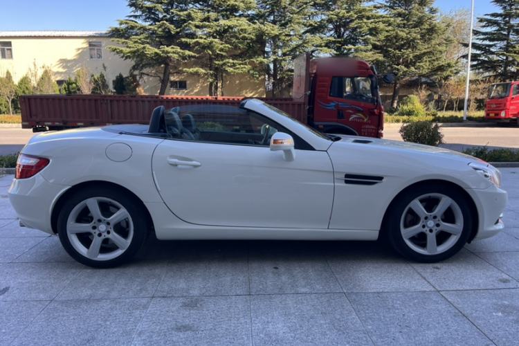 Used Mercedes-Benz SLK-Class 2011 SLK 200 Fashion Model
