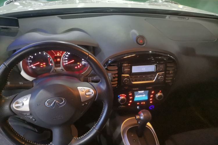 Used Infiniti ESQ 2014 1.6L Spontaneous Edition
