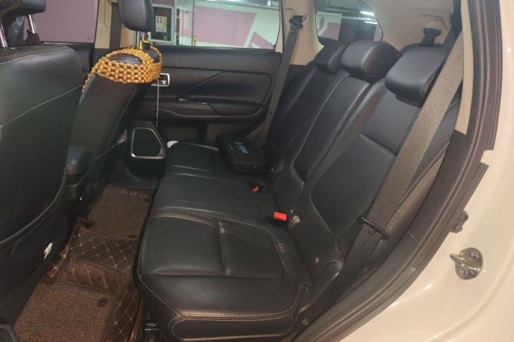 Used Mitsubishi Outlander 2018 2.4L 4x4 Luxury Edition 7-Seater