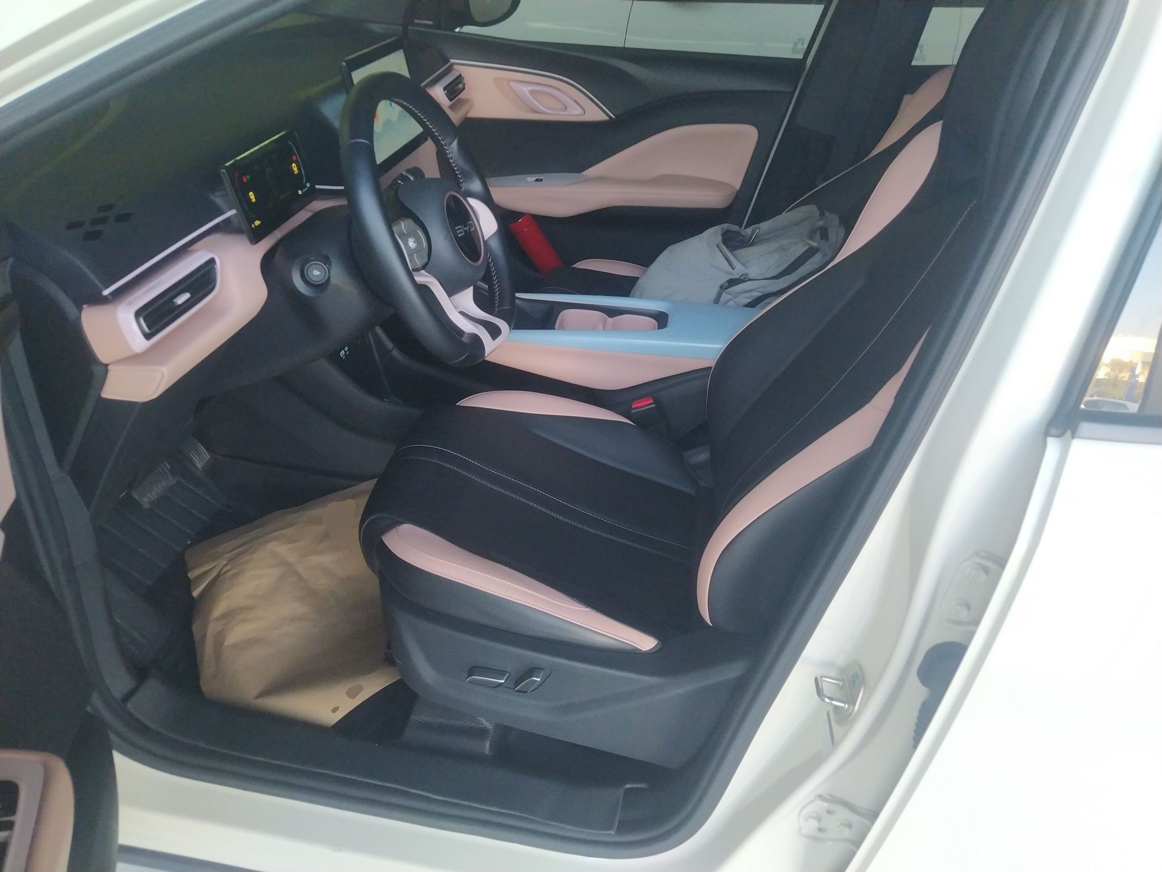 Переднее сиденье в автомобиле