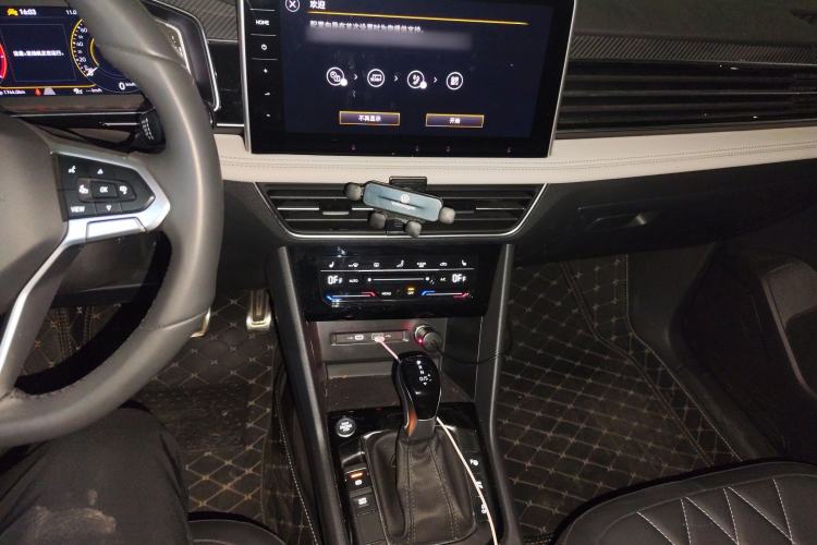 Used Volkswagen Tiguan L 2024 Outstanding Model 330TSI Automatic Two-Wheel Drive R-Line Dragon Glory Edition
