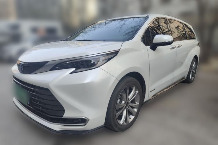 Used Toyota Sienna 2023 2.5L Hybrid Deluxe Edition
