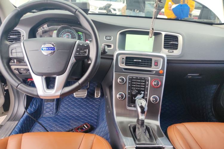 Used Volvo V60 2015 T5 Zhiya Edition
