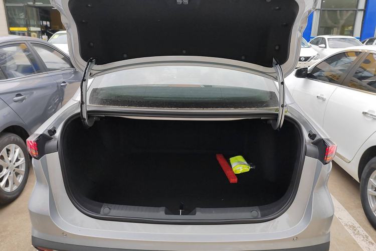 Used  L6 2025 EM-i 60km Launch Edition