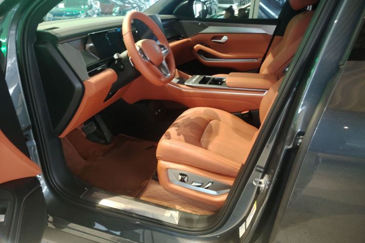 Used BYD Tang L 2025 EV with 670 km Range LiDAR and Premium Features