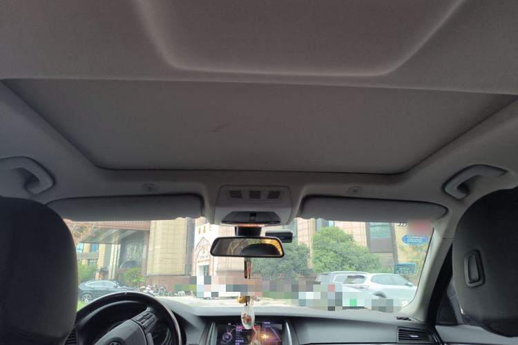 Used BMW 5 Series 2014 525Li Leading Model
