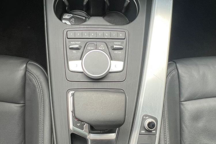 Used Audi A4L 2019 40 TFSI Fashion Edition China VI Emission Standard