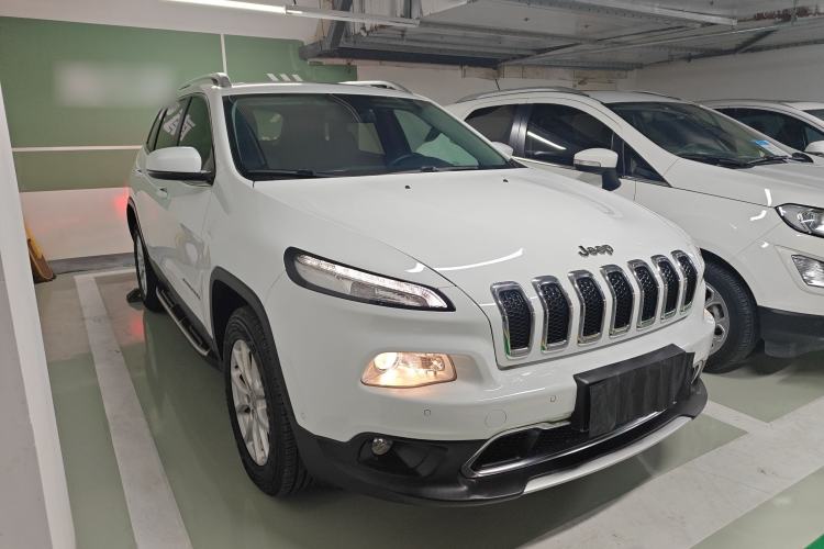 Used  Cherokee 2016 2.4L Professional Edition
