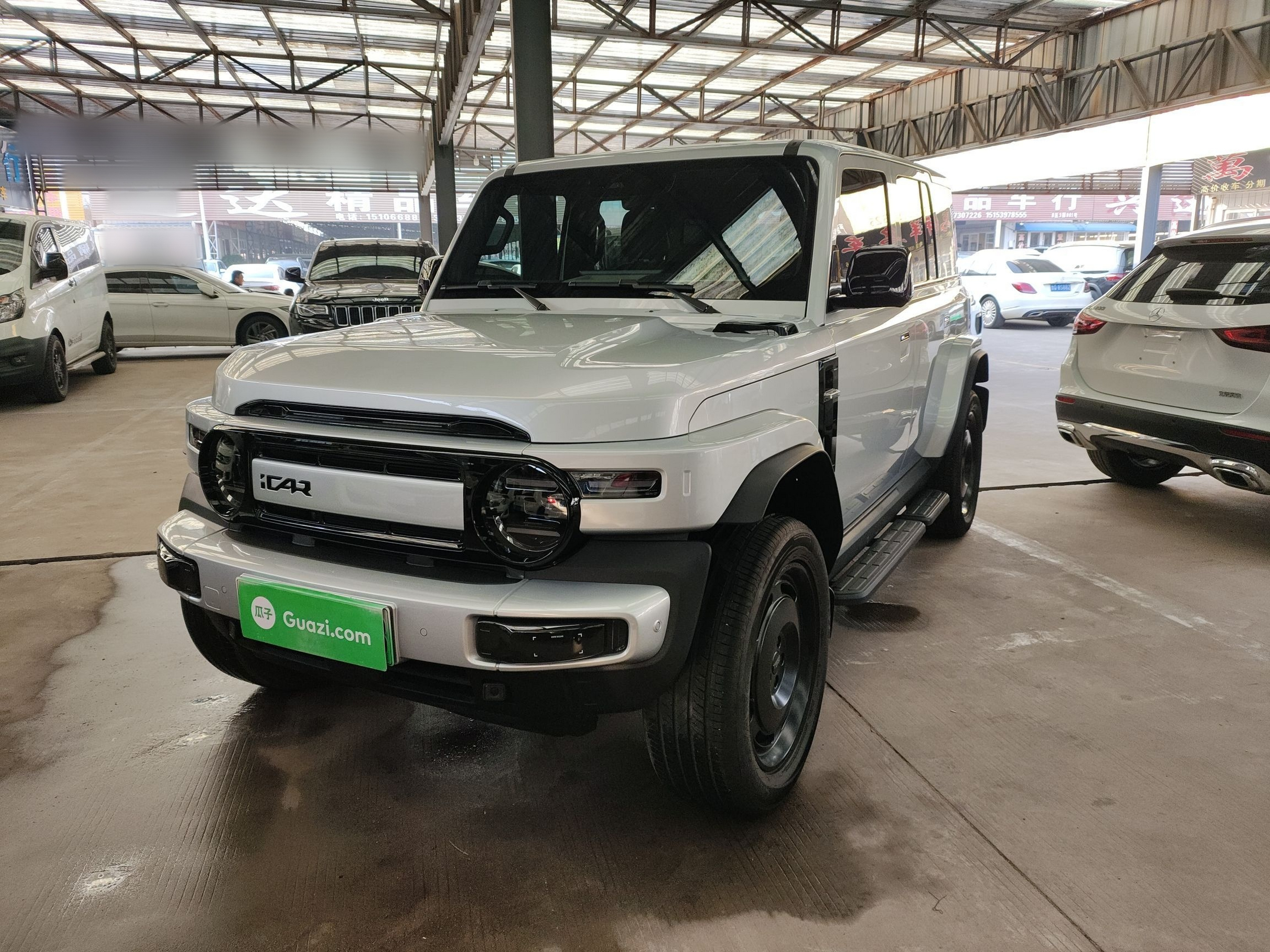 Под передней частью автомобиля