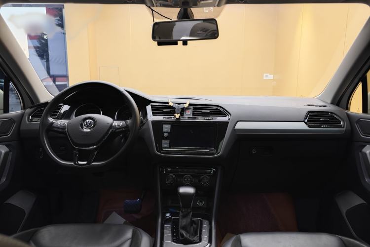 Used Volkswagen Tiguan L 2019 330TSI Automatic Two-Wheel Drive Panoramic Comfort Edition China V Standard
