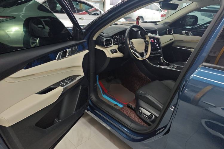 Used Lynk & Co 01 2019 2.0T Two-Wheel Drive Zhaopu Version China VI Standard
