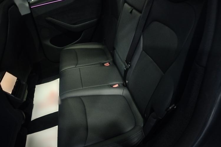 Used Tesla Model Y 2025 Long-Range All-Wheel-Drive Version
