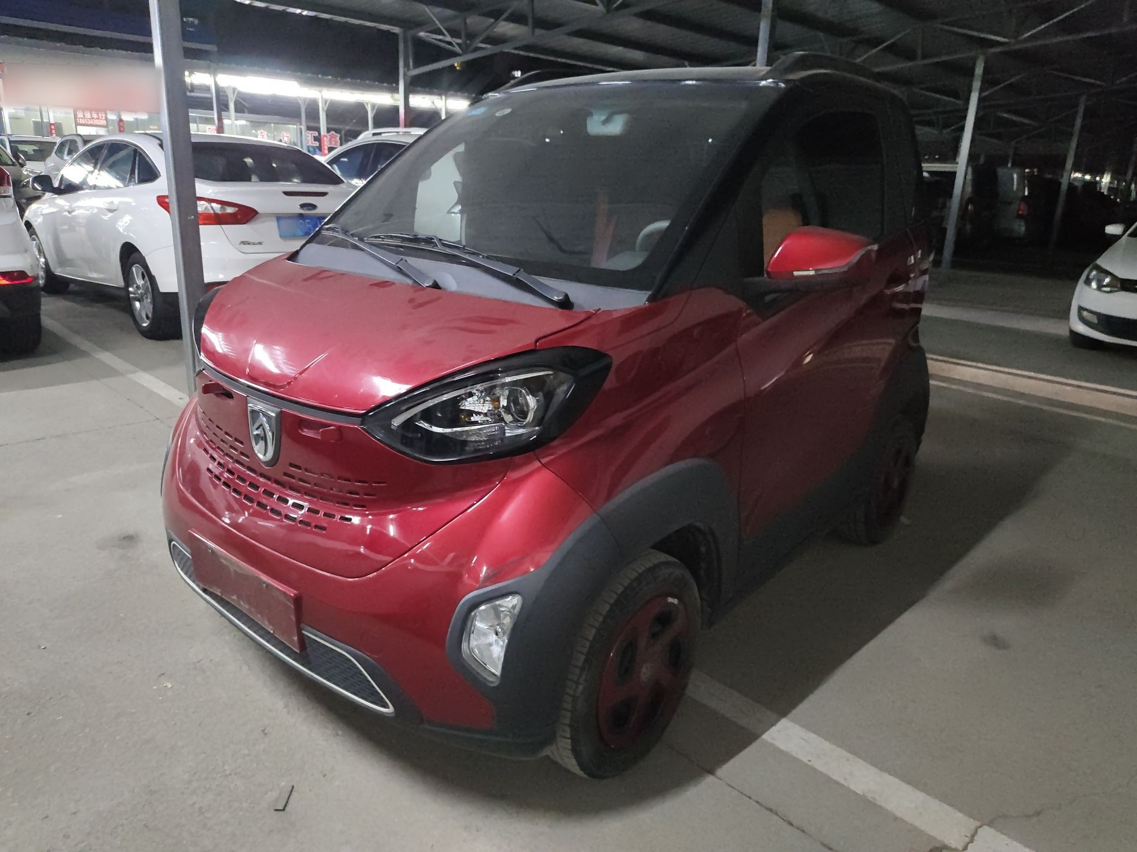 تحت مقدمة السيارة