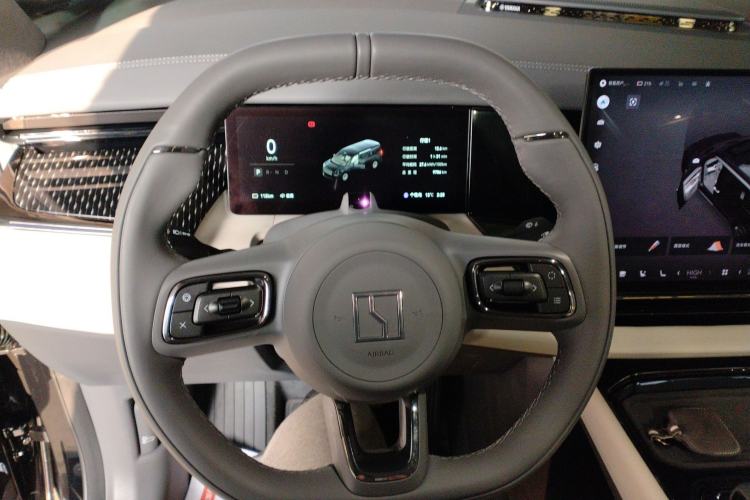 Used Zeekr 009 2024 7-Seater Aisle Version 108 kWh
