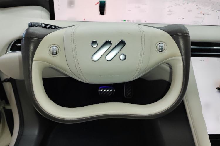 Used  LS7 2023 100kWh Pro All-Wheel-Drive Version