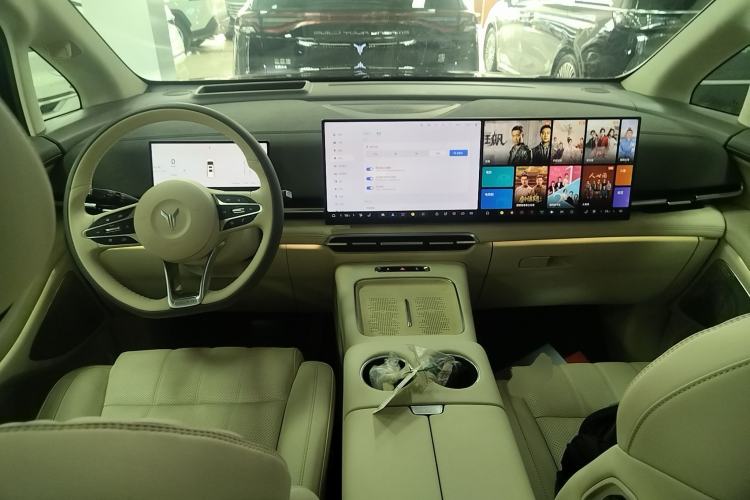 Used VOYAH Dream 2025 EV Four-Wheel Drive Flagship Kunpeng Edition