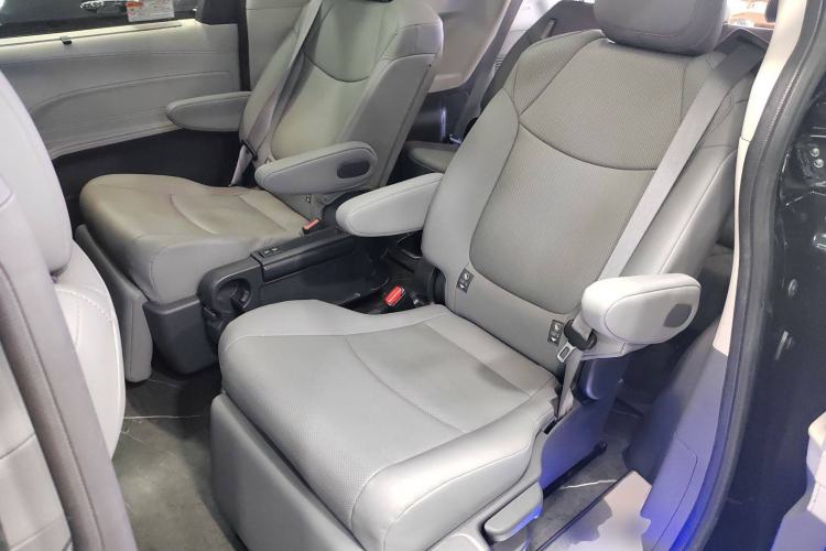 Used Toyota Granvia 2023 2.5L Hybrid Prestige PLUS Edition
