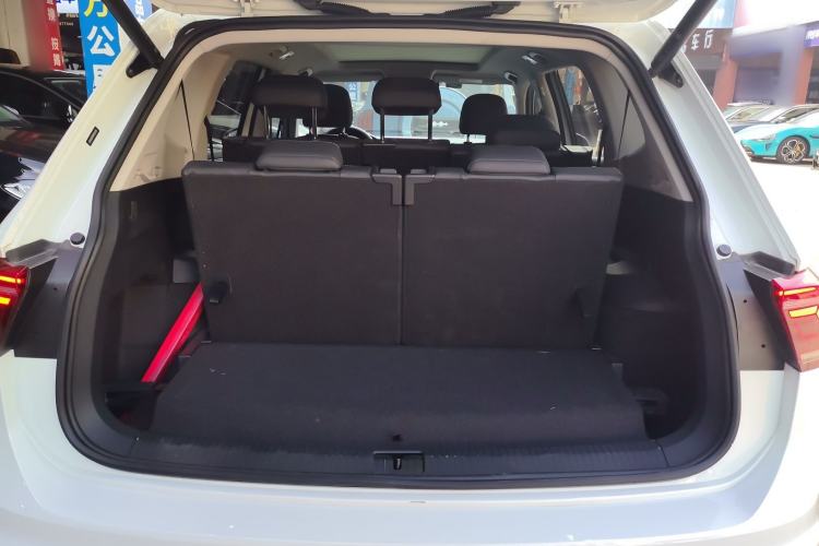 Used Volkswagen Tiguan L 2023 Facelifted 380TSI Automatic All-Wheel Drive R-Line Plus Version 7-Seater
