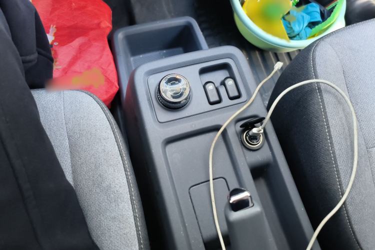 Used Wuling Yangguang 2024 300km Range Practical Window-Sealed Version 75kW
