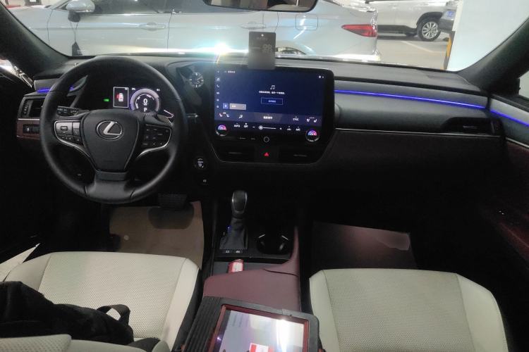 Used Lexus ES 2025 300h Deluxe Edition