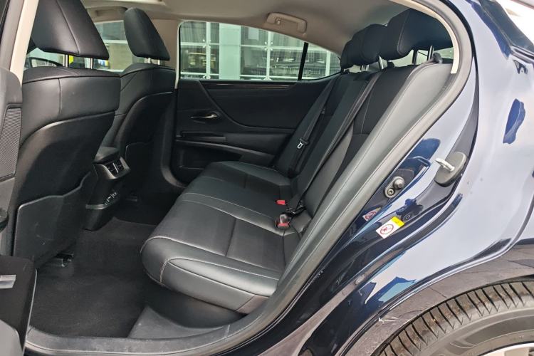 Used Lexus ES 2018 300h Premier Edition China VI Standard