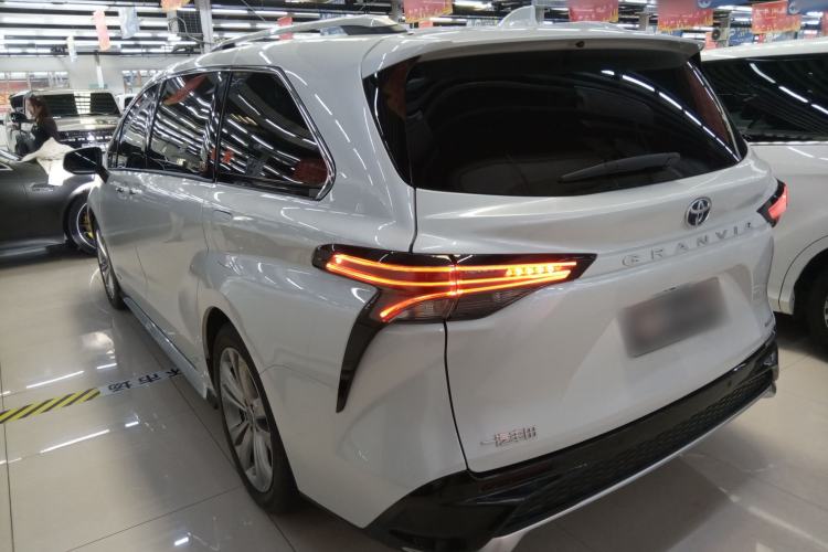 Used Toyota Granvia 2023 2.5L Hybrid Flagship VIP Edition