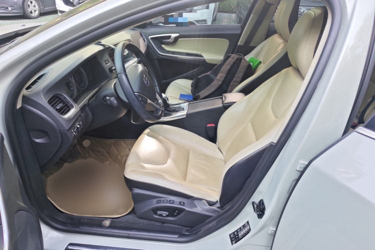 Used Volvo V60 2013 T5 Zhiya Edition