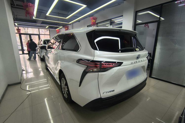 Used Toyota Sienna 2023 2.5L Hybrid Comfort Edition
