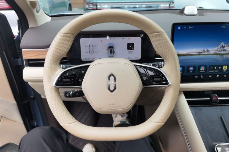 Used Hima AITO M7 2024 1.5T Rear-Drive Plus Version 6 Seats
