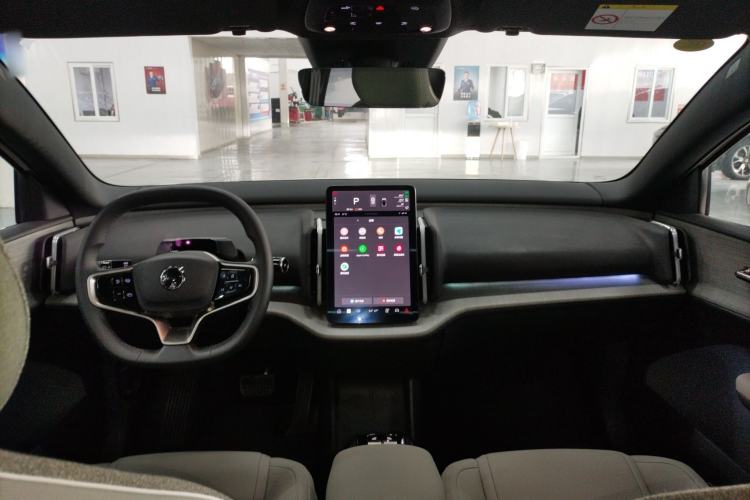 Used Volvo EX30 2025 Rear-Drive Long-Range Plus Model