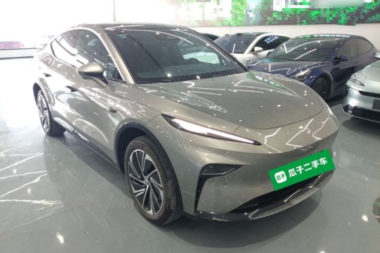 Used  R7 2025 Advanced Edition
