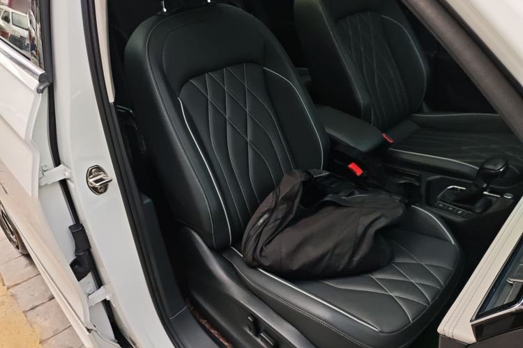 Used Volkswagen Tiguan L 2023 330TSI Automatic Two-Wheel Drive R-Line Enjoyment Edition
