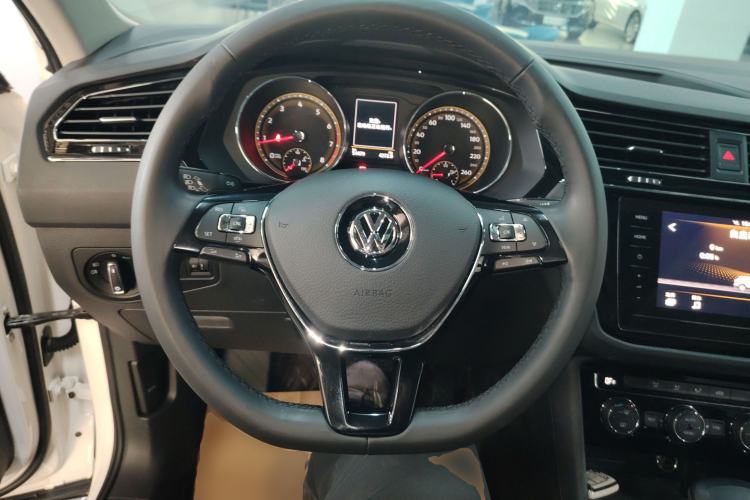 Used Volkswagen Tiguan L 2020 330TSI Automatic Two-Wheel Drive Panoramic Comfort Edition China VI Standard