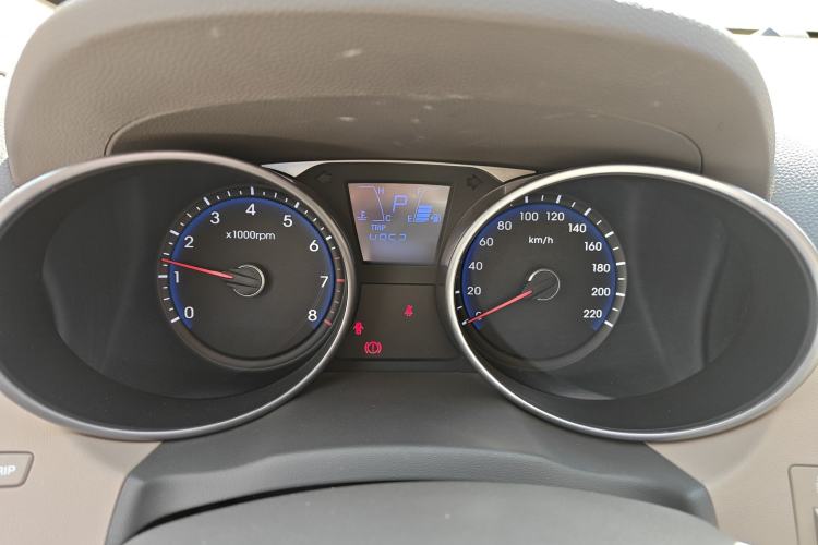 Used Hyundai ix35 2015 2.0L Automatic 2WD Smart Type China IV
