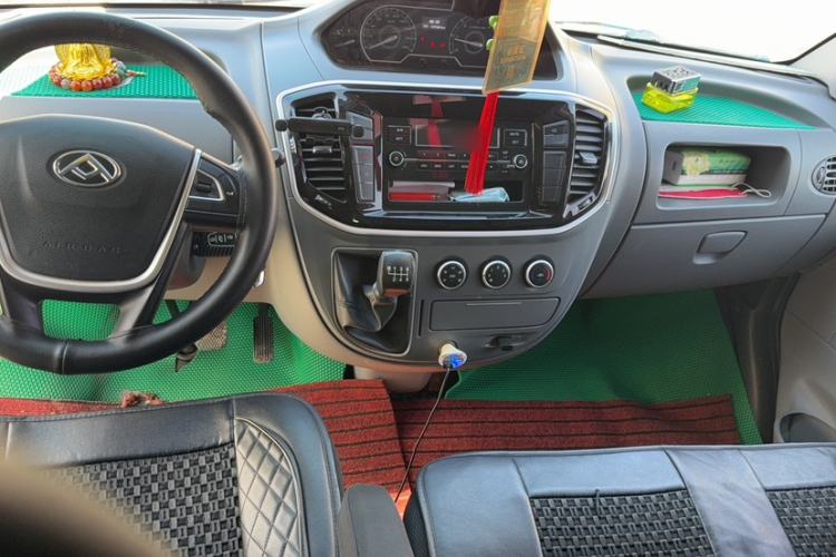 Used SAIC MAXUS Xintu V80 2023 2.0T Manual Classic Aoyuntong Short Wheelbase Mid-Roof 5/6-Seater
