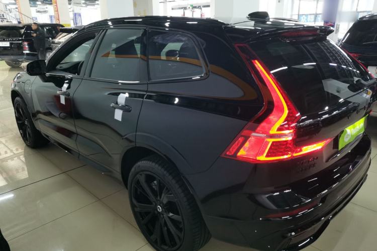 Used Volvo XC60 New Energy 2025 Plug-in Hybrid Long-Range All-Wheel Drive Zhiyuan Extreme Night Black Edition
