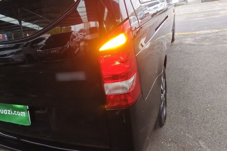 Used Mercedes-Benz Vito 2023 2.0T Elite Version 7 Seats